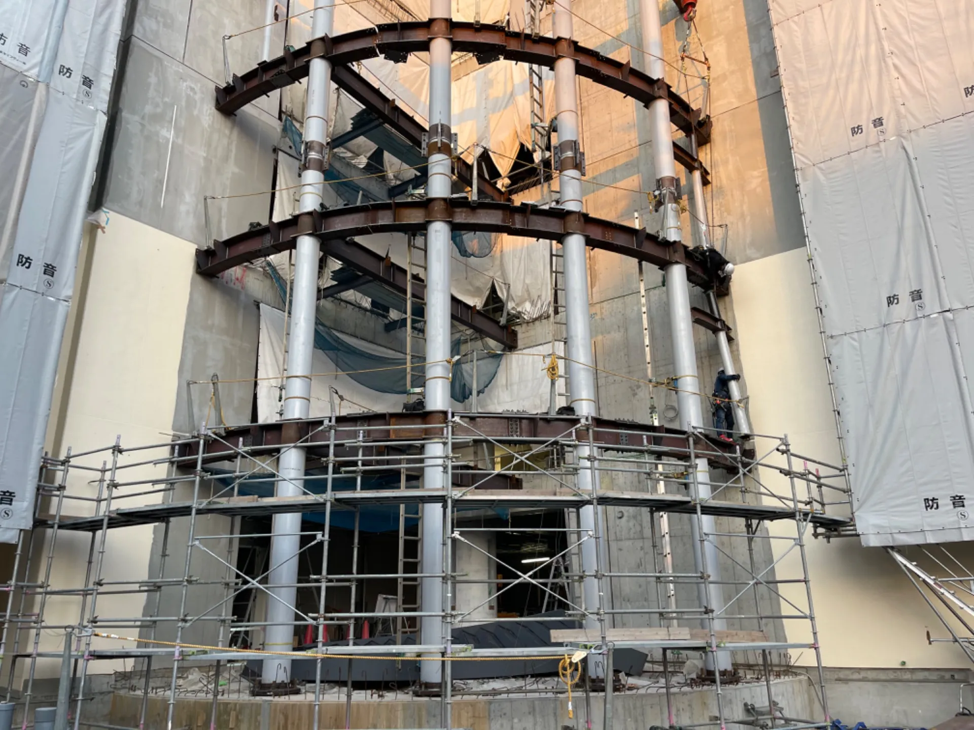 階段室建て方工事!